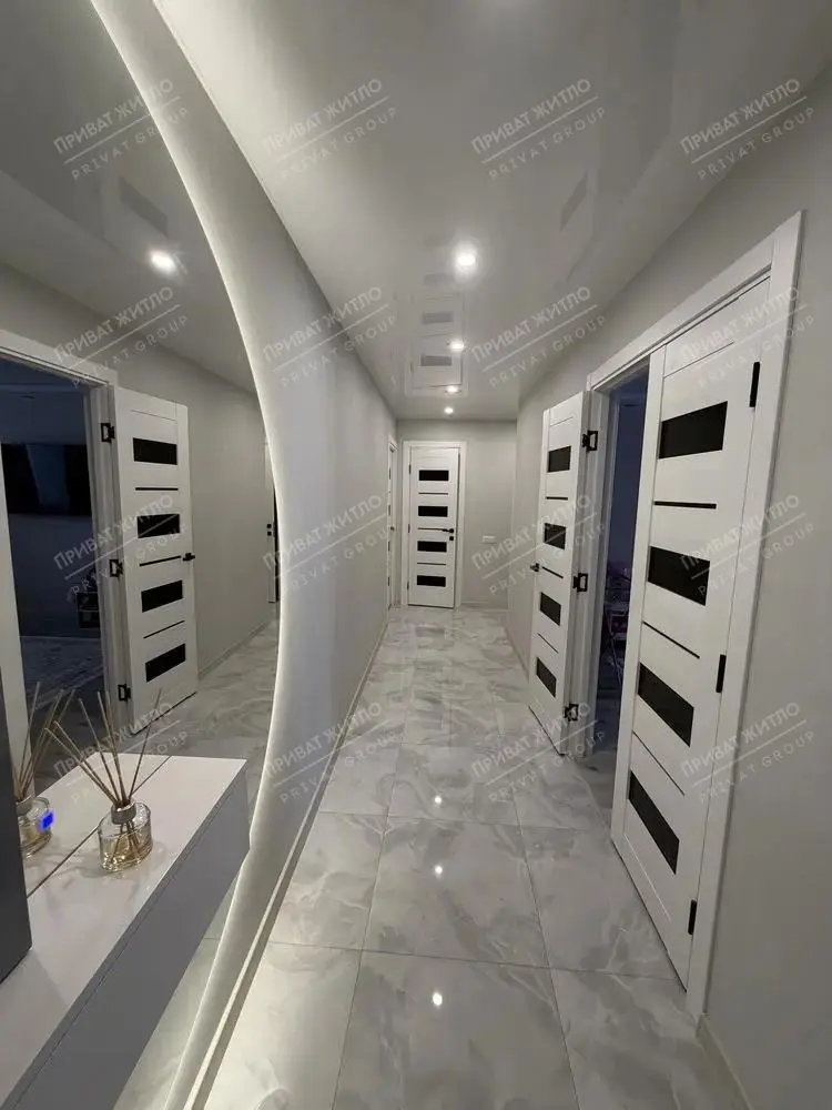 Трикімнатна квартира з євроремотом! | Приват житло