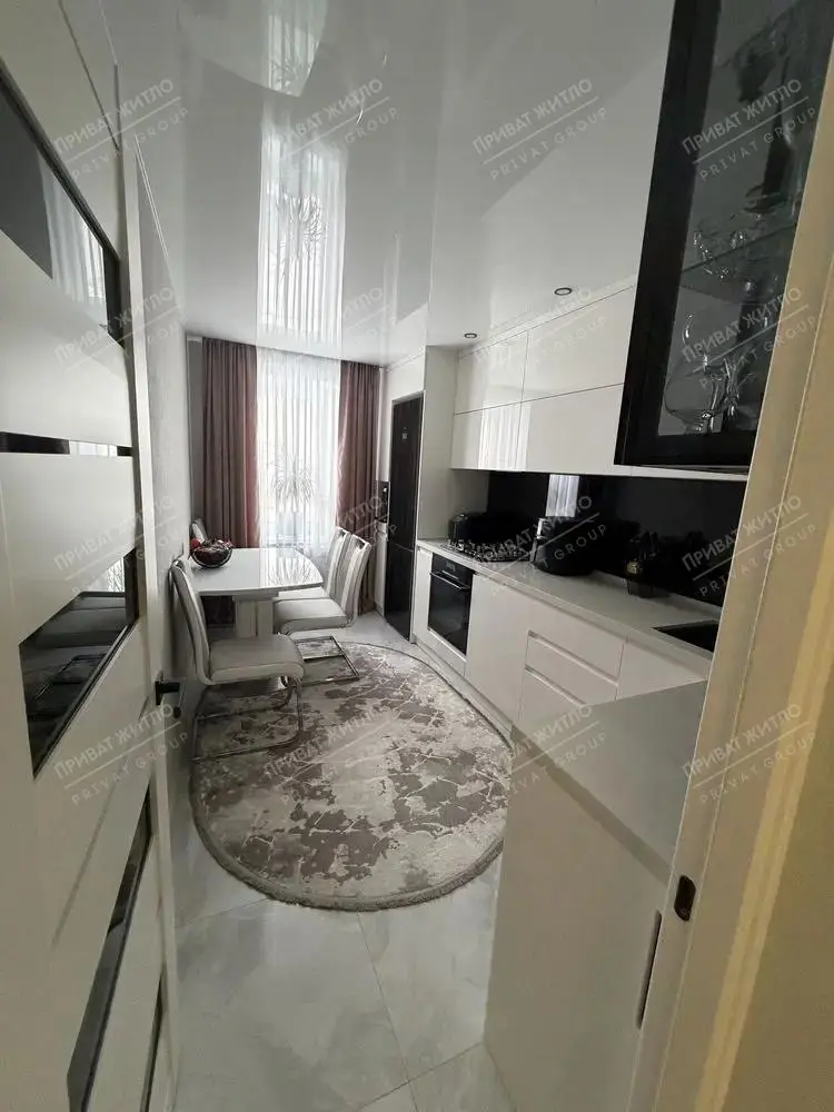 Трикімнатна квартира з євроремотом! | Приват житло