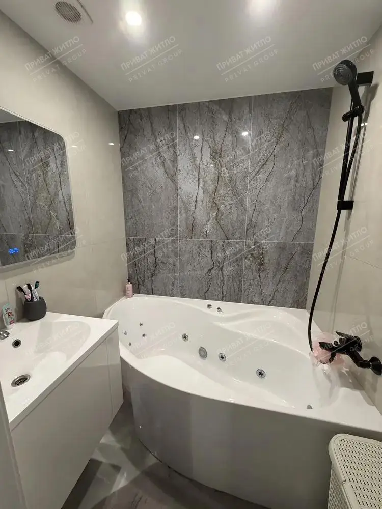 Трикімнатна квартира з євроремотом! | Приват житло