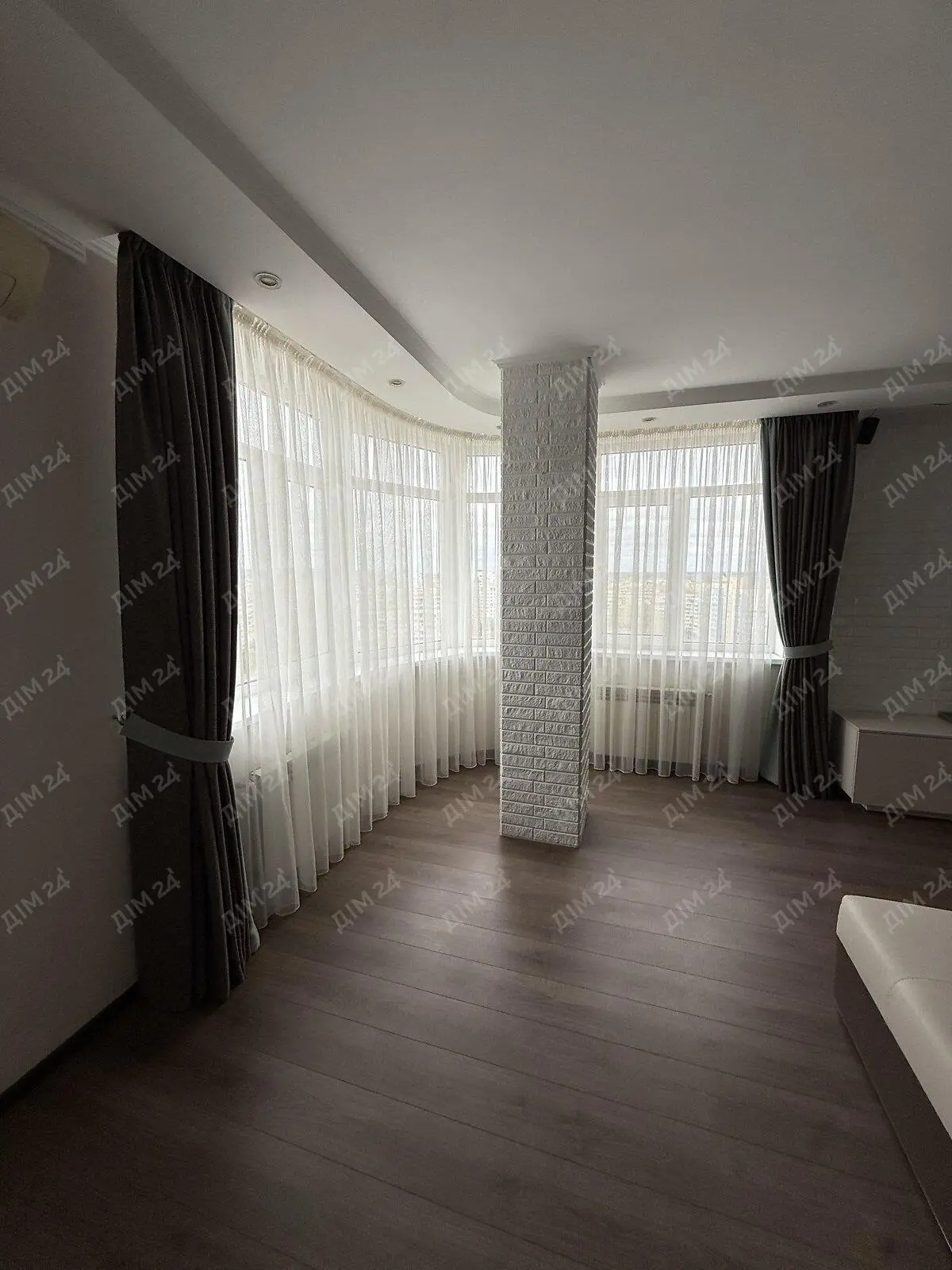 Левада. Квартира з дизайнерським проєктом. | Приват житло