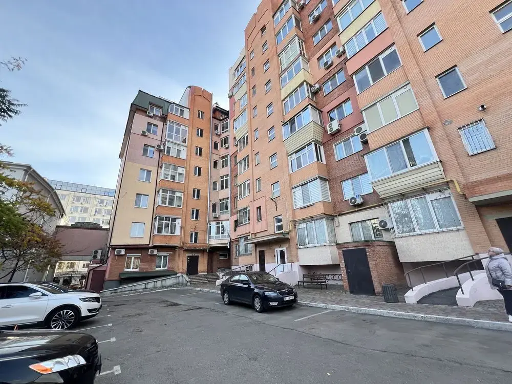 Двокімнатна квартира-студія в самому центрі Полтави! | Приват житло