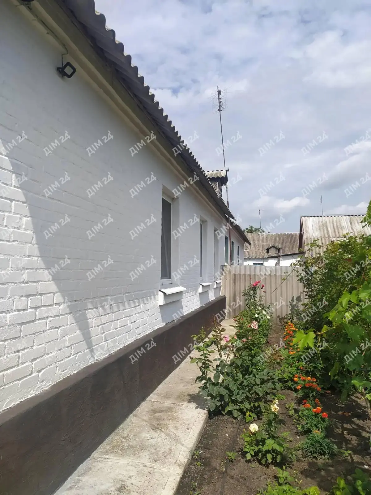 Затишна  частина будинку в селі Степне Полтавського району | Приват житло