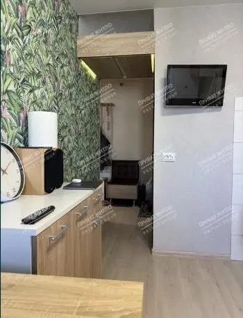 Продається трикімнатна квартира на Алмазному | Приват житло