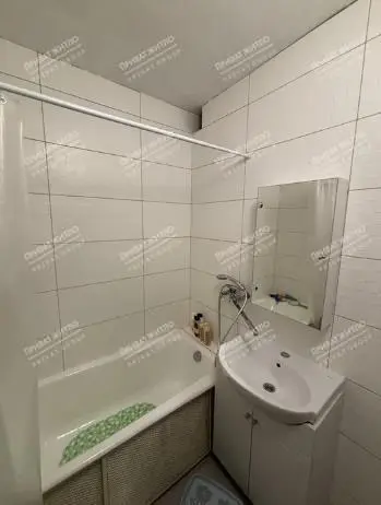 Продається трикімнатна квартира на Алмазному | Приват житло