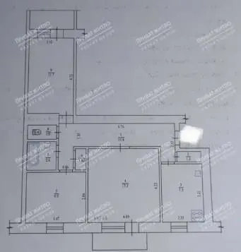 Продається трикімнатна квартира на Алмазному | Приват житло