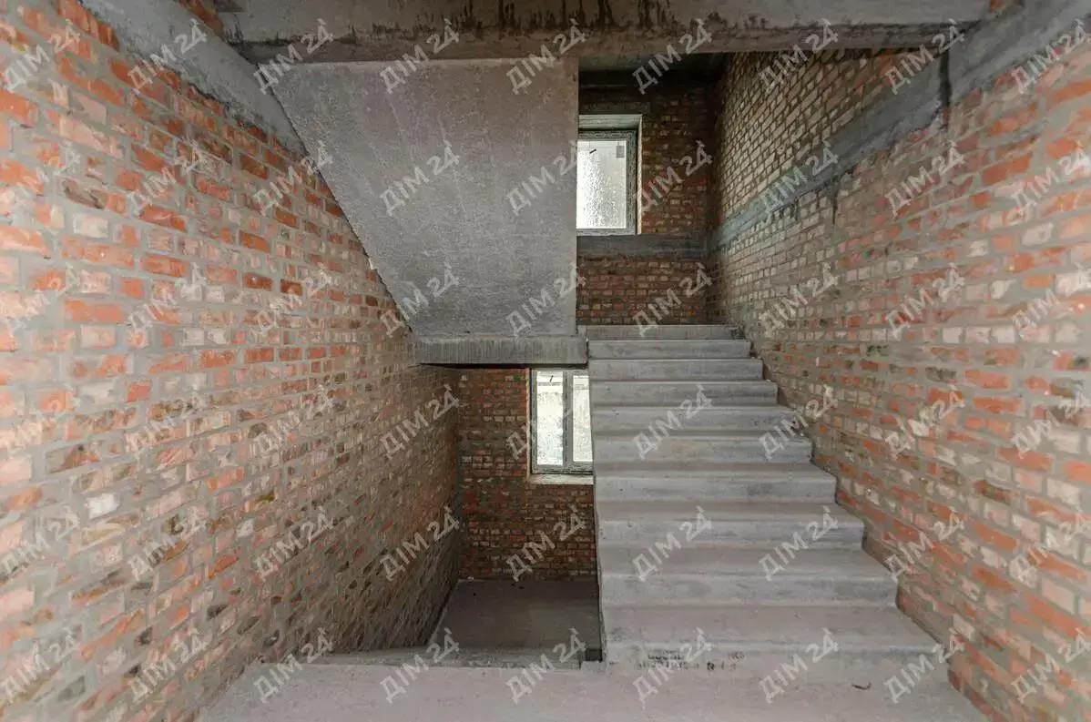 Трикімнатна квартира з панорамою та тишею
 | Приват житло