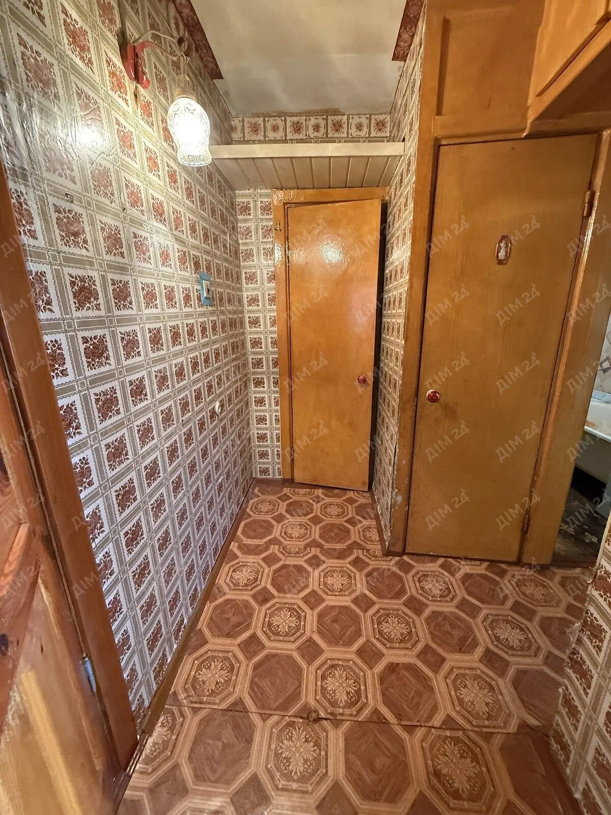 Продаж двокімнатної квартири з окремими кімнатами по кільцю
 | Приват житло