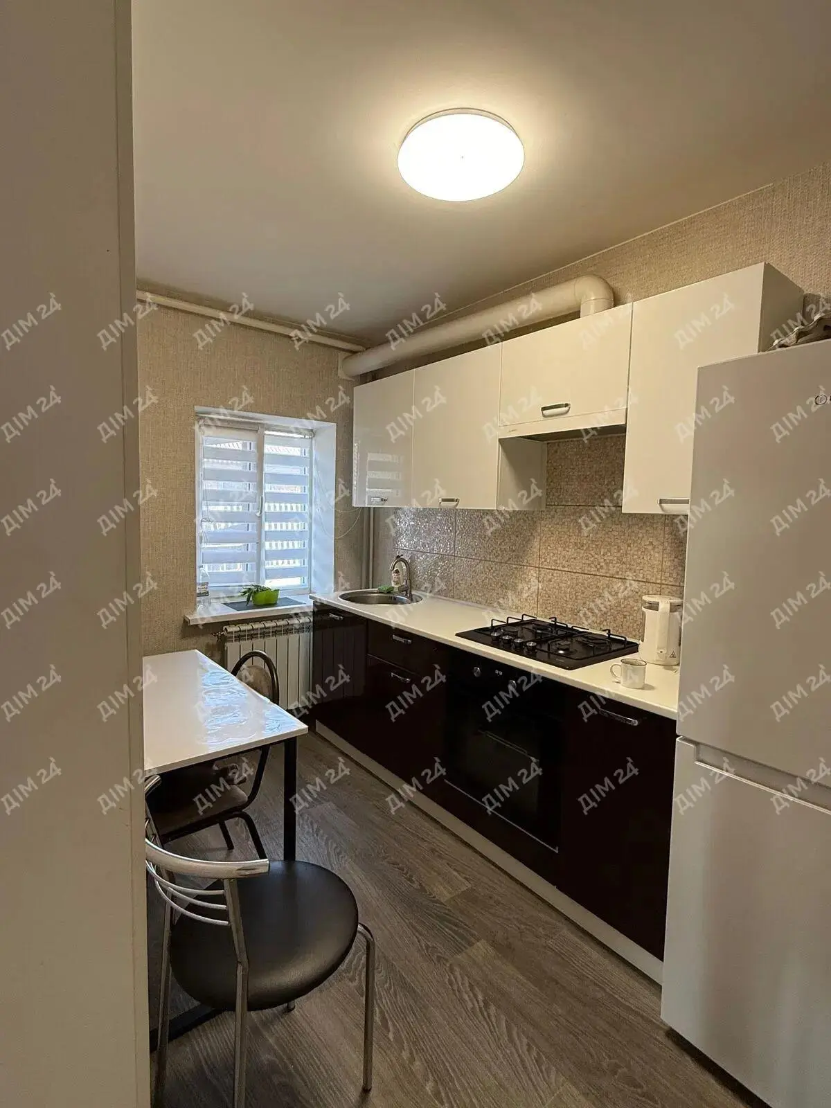 Окремий будинок поряд з містом | Приват житло