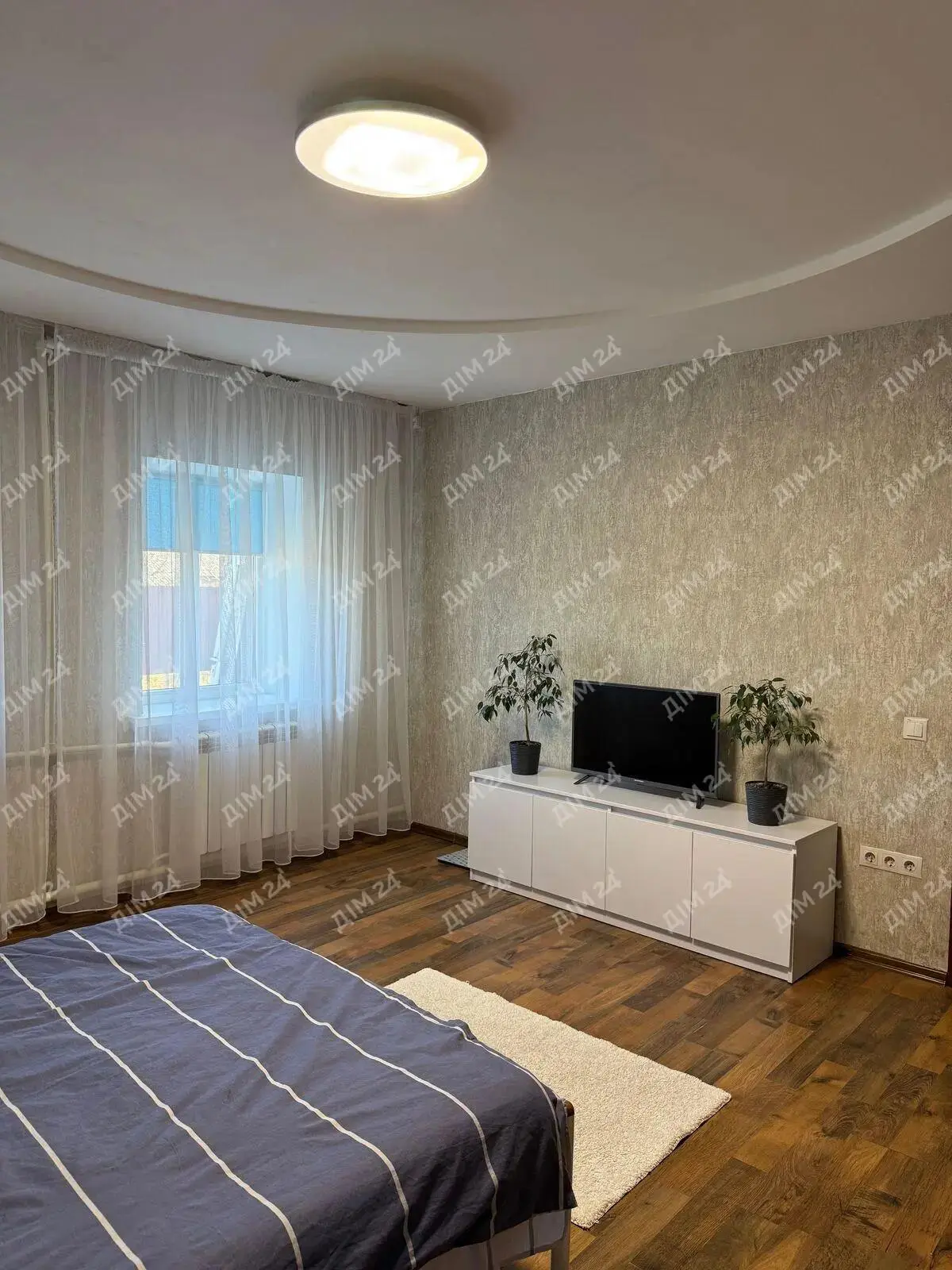 Окремий будинок поряд з містом | Приват житло