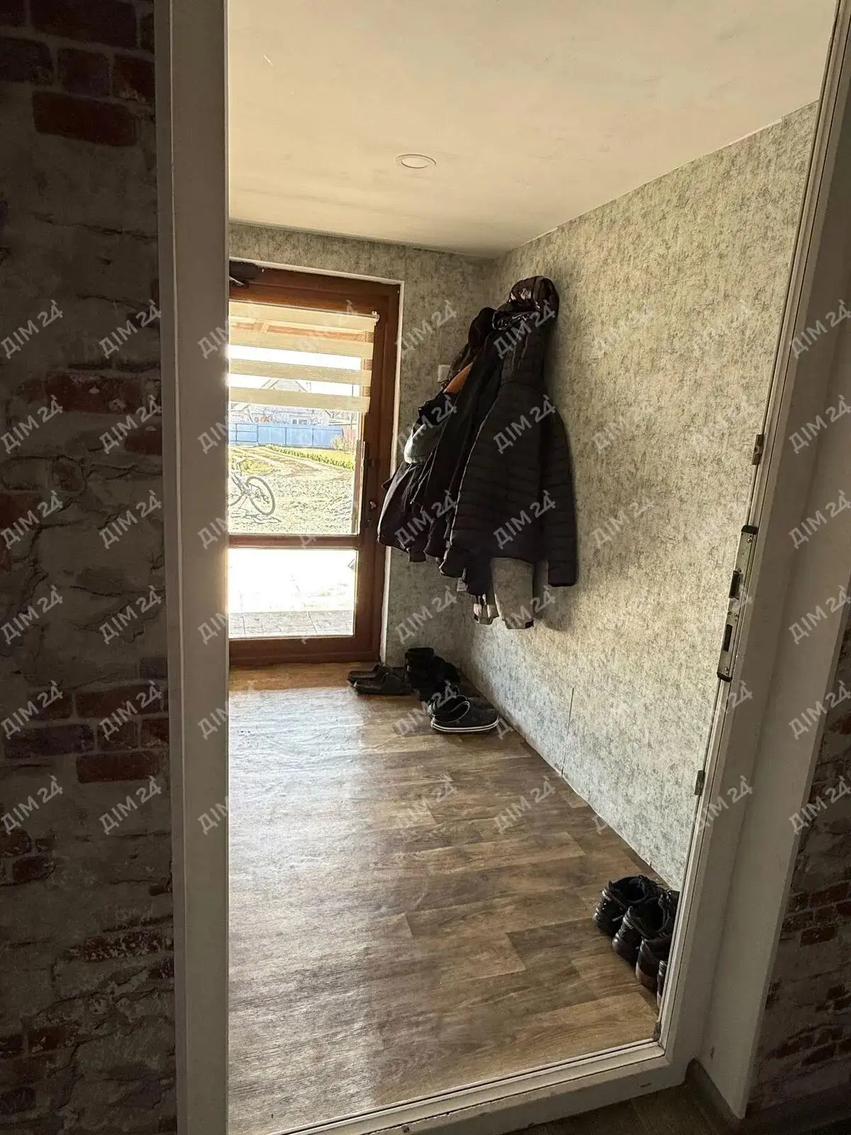 Окремий будинок поряд з містом | Приват житло