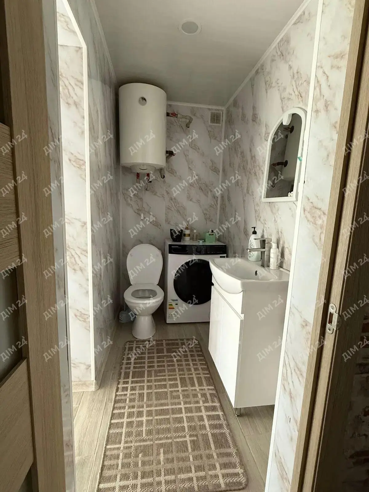 Окремий будинок поряд з містом | Приват житло