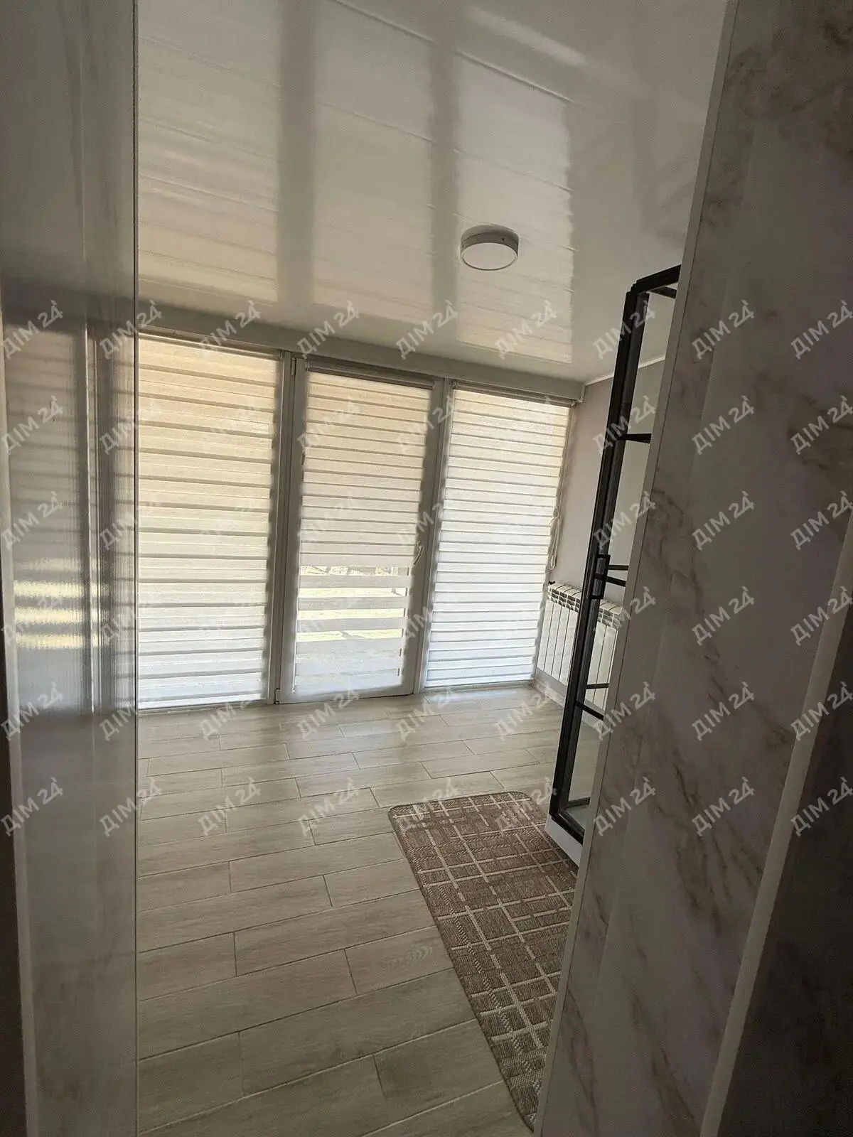 Окремий будинок поряд з містом | Приват житло