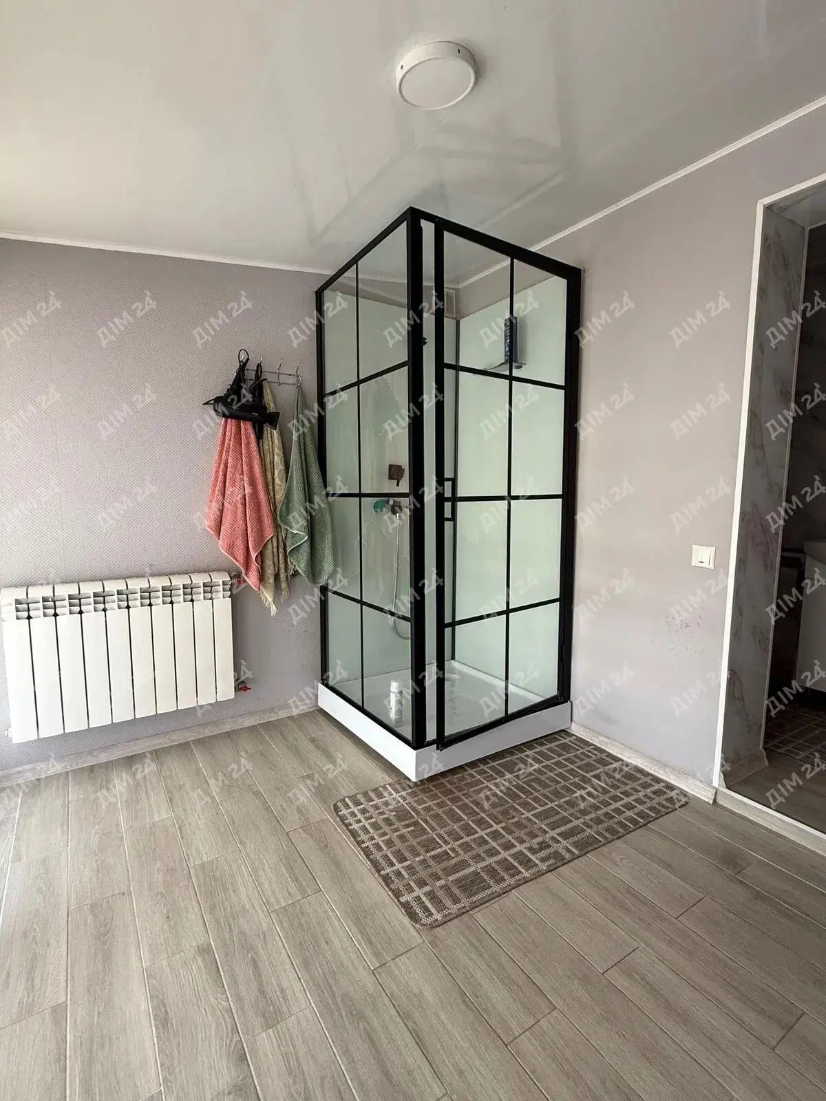 Окремий будинок поряд з містом | Приват житло