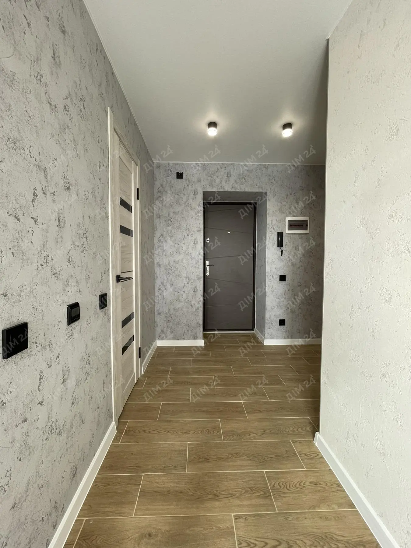 Продаж однокімнатної квартири з новим ремонтом у цегляній новобудові по кільцю. | Приват житло