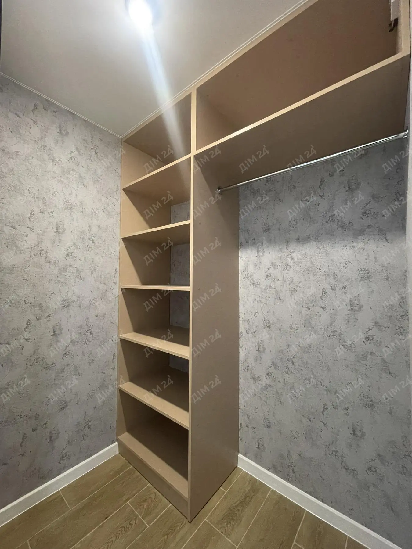 Продаж однокімнатної квартири з новим ремонтом у цегляній новобудові по кільцю. | Приват житло