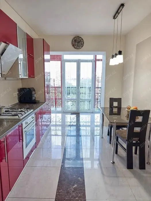 Трикімнатна квартира в центрі, біля Листопаду | Приват житло