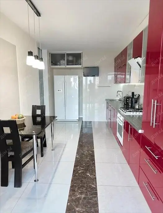 Трикімнатна квартира в центрі, біля Листопаду | Приват житло