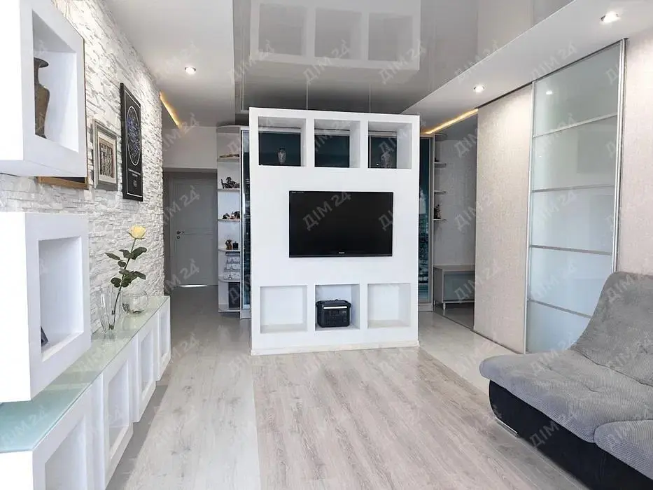 Трикімнатна квартира в центрі, біля Листопаду | Приват житло