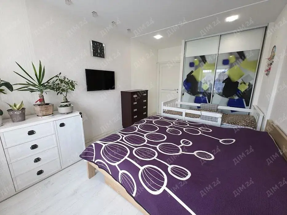 Трикімнатна квартира в центрі, біля Листопаду | Приват житло