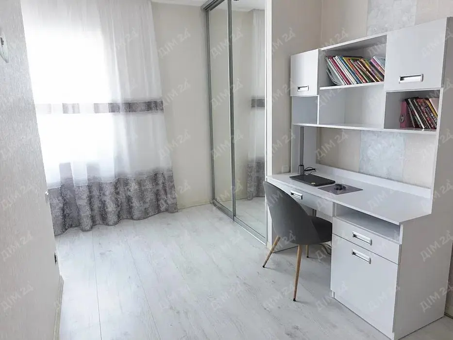 Трикімнатна квартира в центрі, біля Листопаду | Приват житло