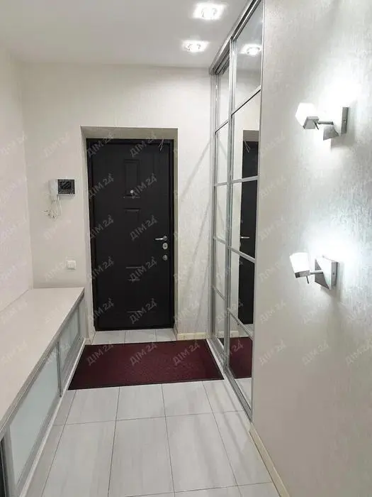 Трикімнатна квартира в центрі, біля Листопаду | Приват житло