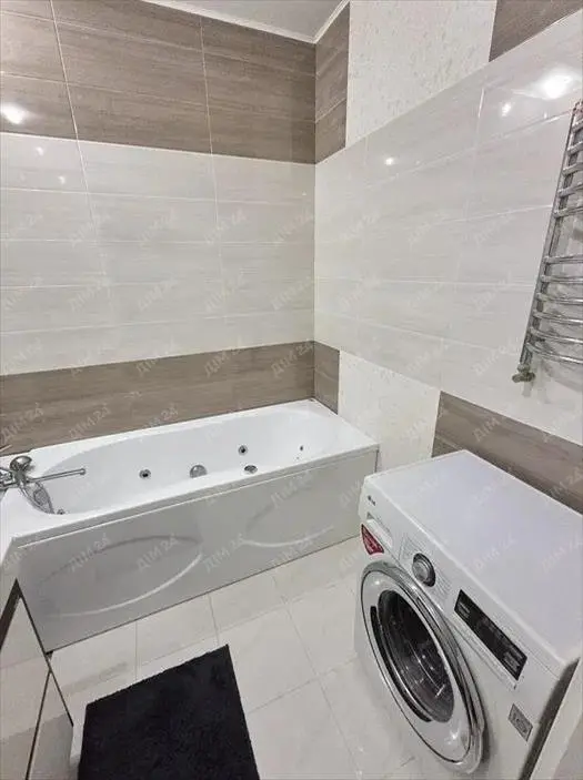 Трикімнатна квартира в центрі, біля Листопаду | Приват житло