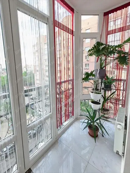 Трикімнатна квартира в центрі, біля Листопаду | Приват житло