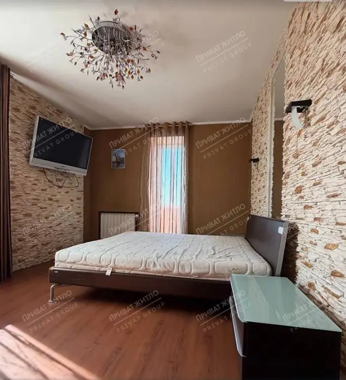 Продається простора трикімнатна квартира в сучасному цегляному будинку | Приват житло