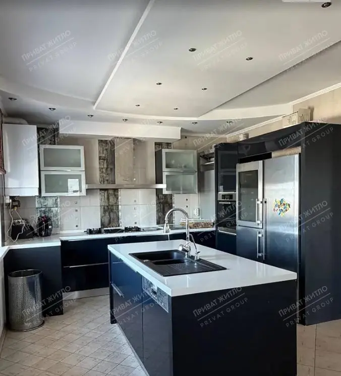 Продається простора трикімнатна квартира в сучасному цегляному будинку | Приват житло