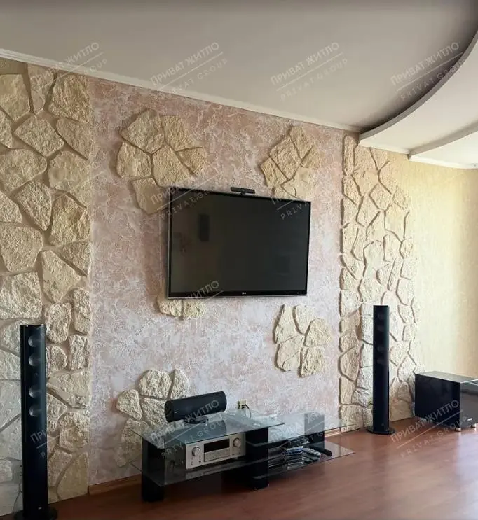 Продається простора трикімнатна квартира в сучасному цегляному будинку | Приват житло