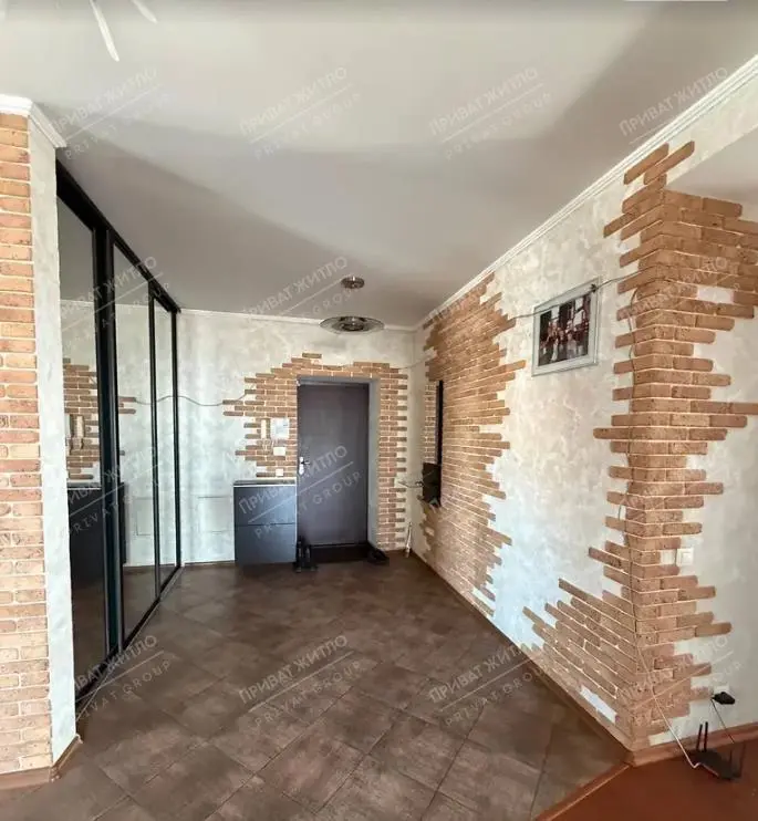 Продається простора трикімнатна квартира в сучасному цегляному будинку | Приват житло