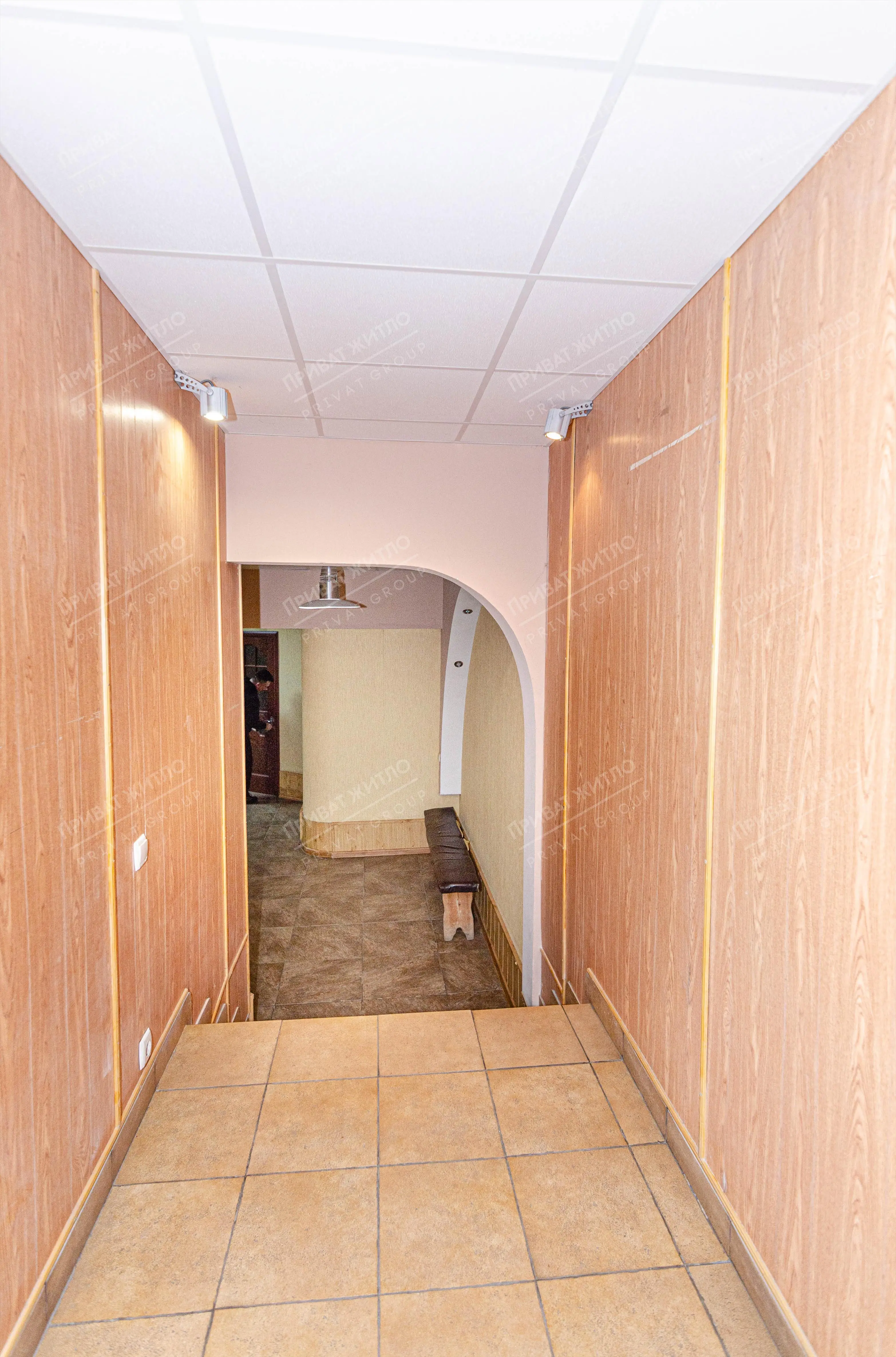 Комерційне приміщення в центрі міста (навпроти 