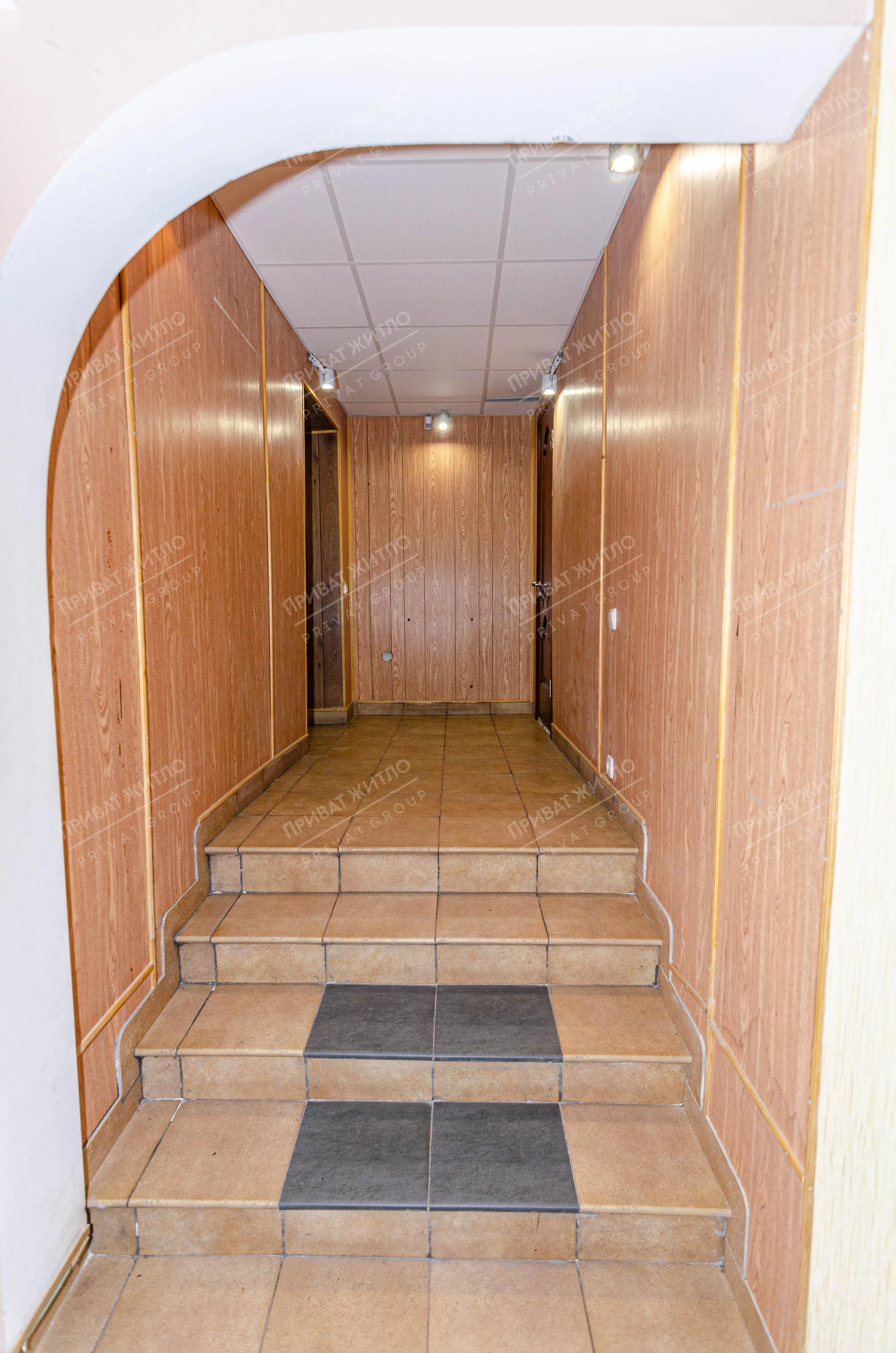 Комерційне приміщення в центрі міста (навпроти 