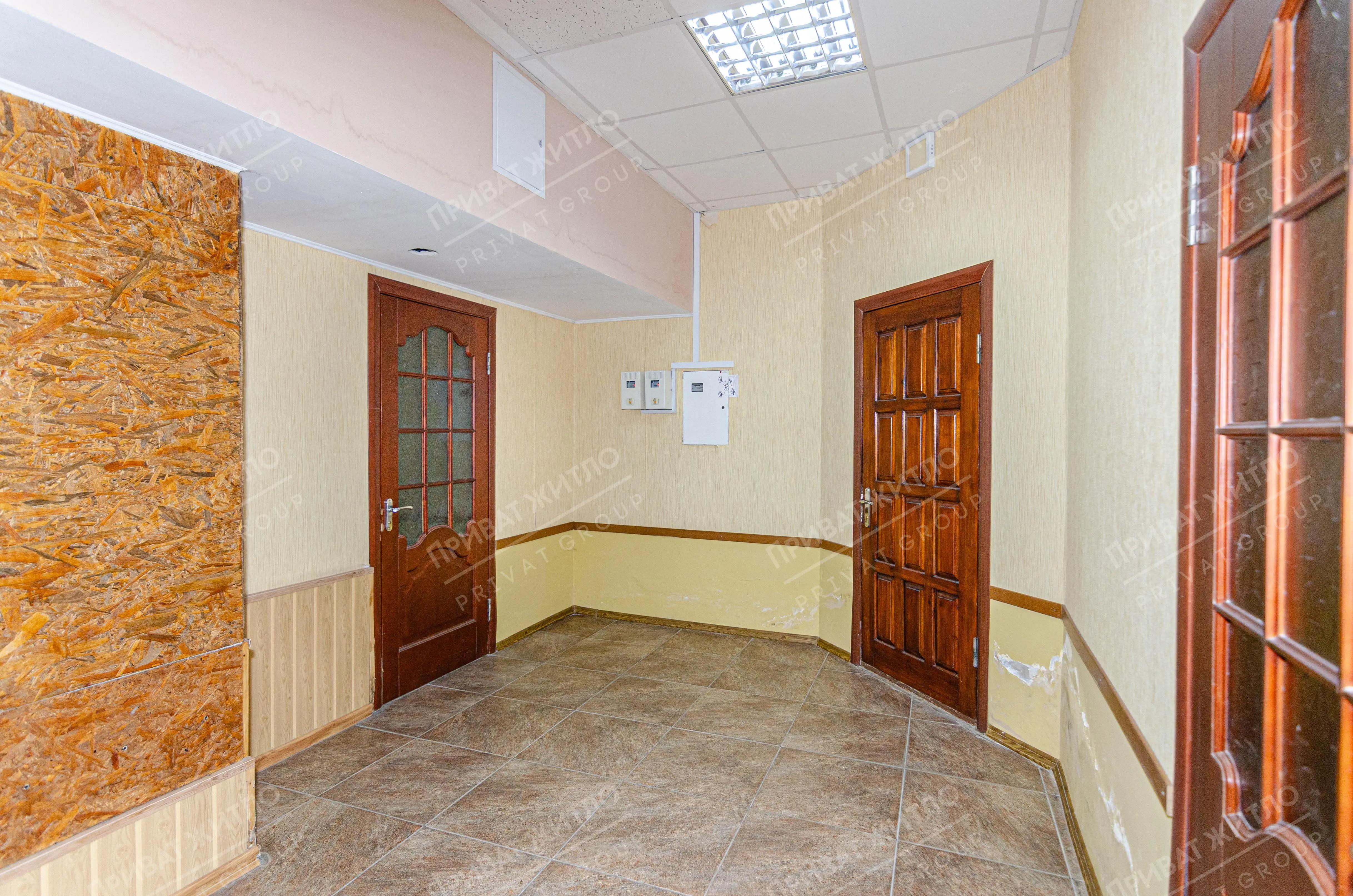 Комерційне приміщення в центрі міста (навпроти 