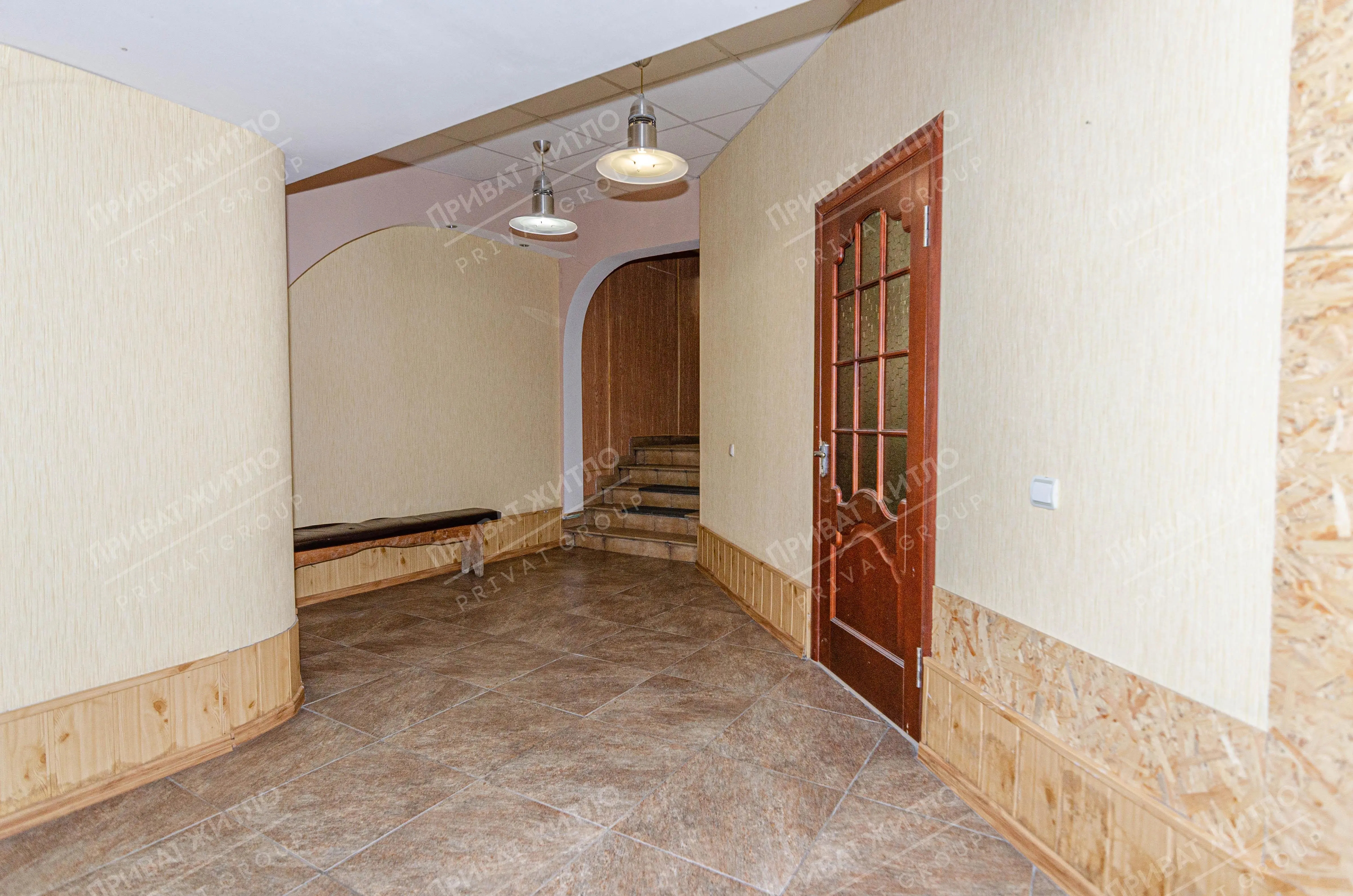 Комерційне приміщення в центрі міста (навпроти 