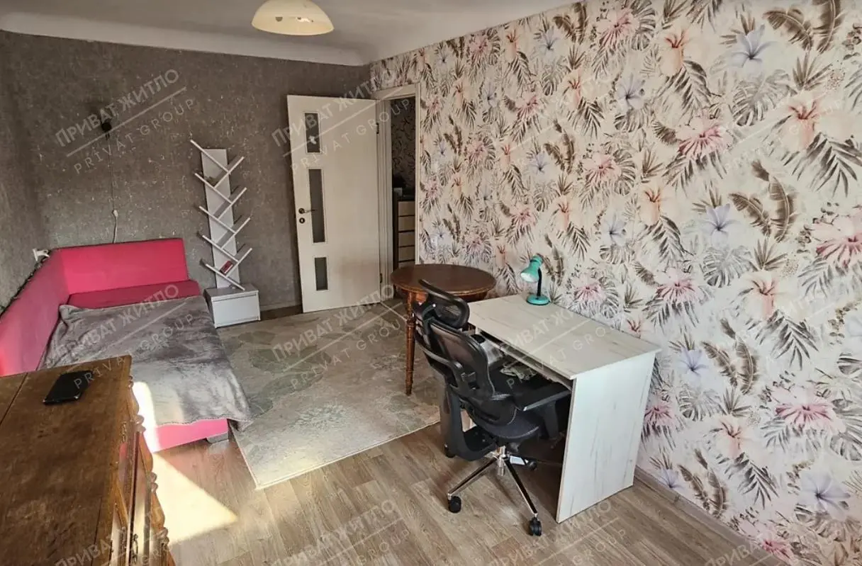 Продається  4-кімнатна квартира в спальному районі  на Половках. | Приват житло