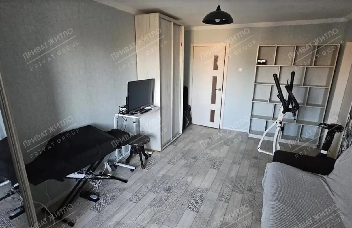 Продається  4-кімнатна квартира в спальному районі  на Половках. | Приват житло