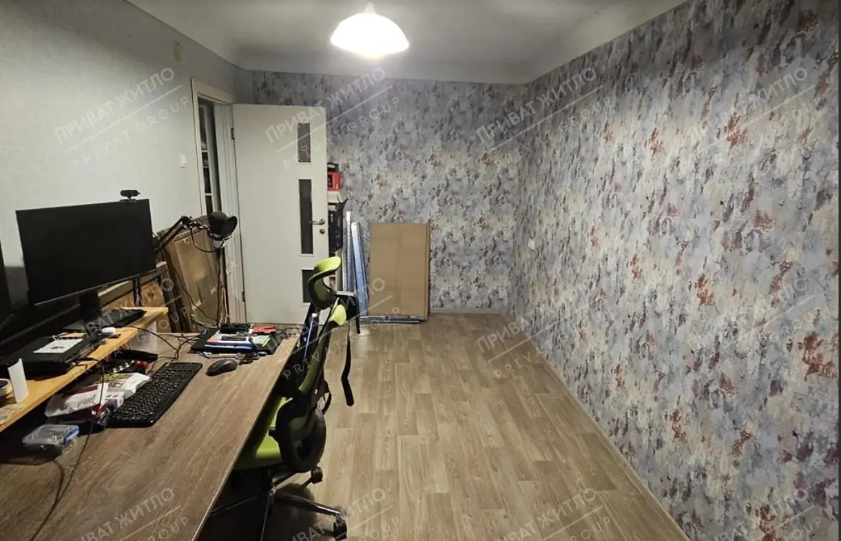 Продається  4-кімнатна квартира в спальному районі  на Половках. | Приват житло