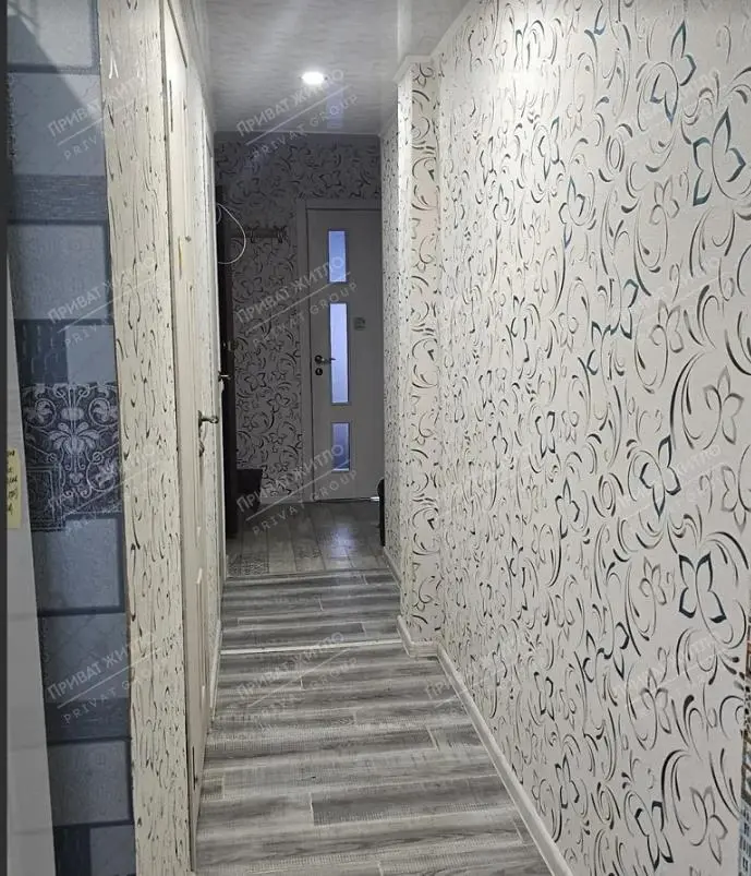 Продається  4-кімнатна квартира в спальному районі  на Половках. | Приват житло