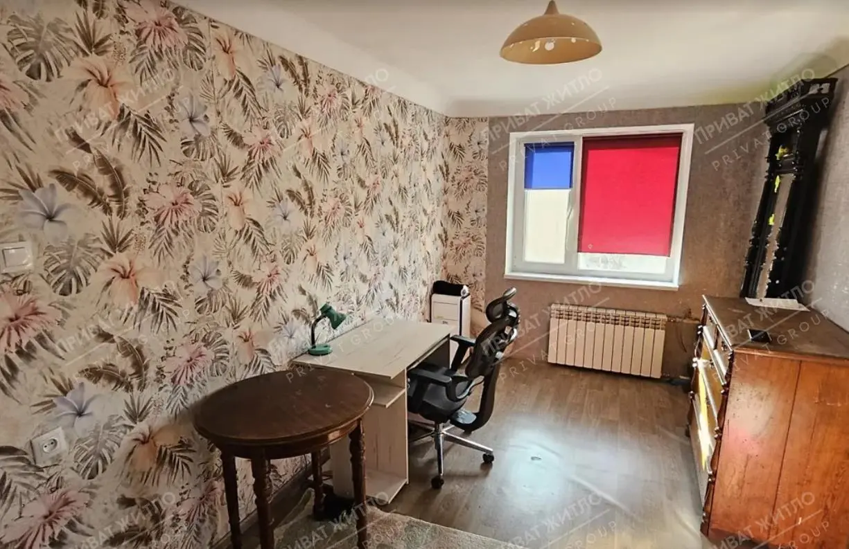 Продається  4-кімнатна квартира в спальному районі  на Половках. | Приват житло