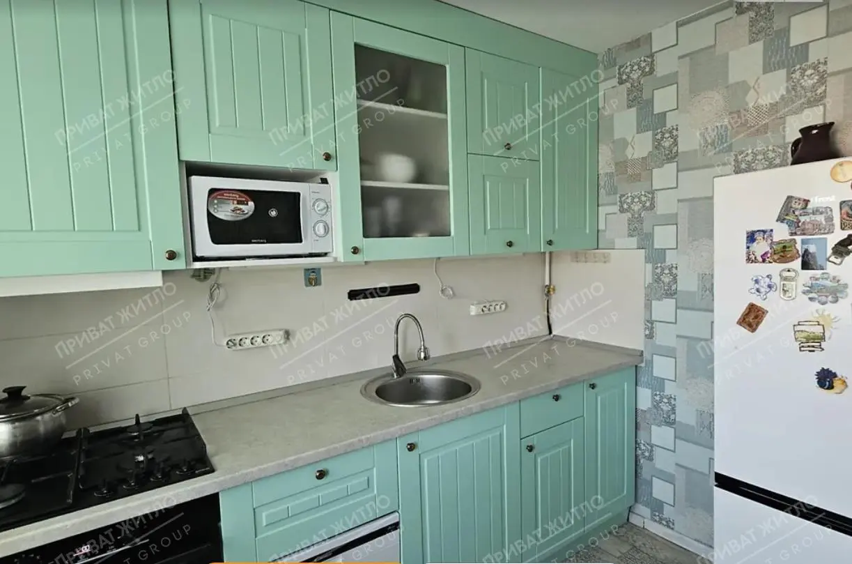 Продається  4-кімнатна квартира в спальному районі  на Половках. | Приват житло