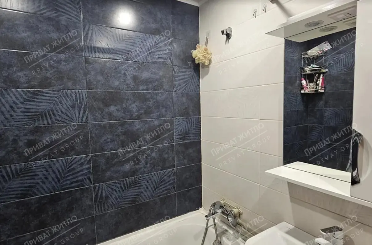 Продається  4-кімнатна квартира в спальному районі  на Половках. | Приват житло