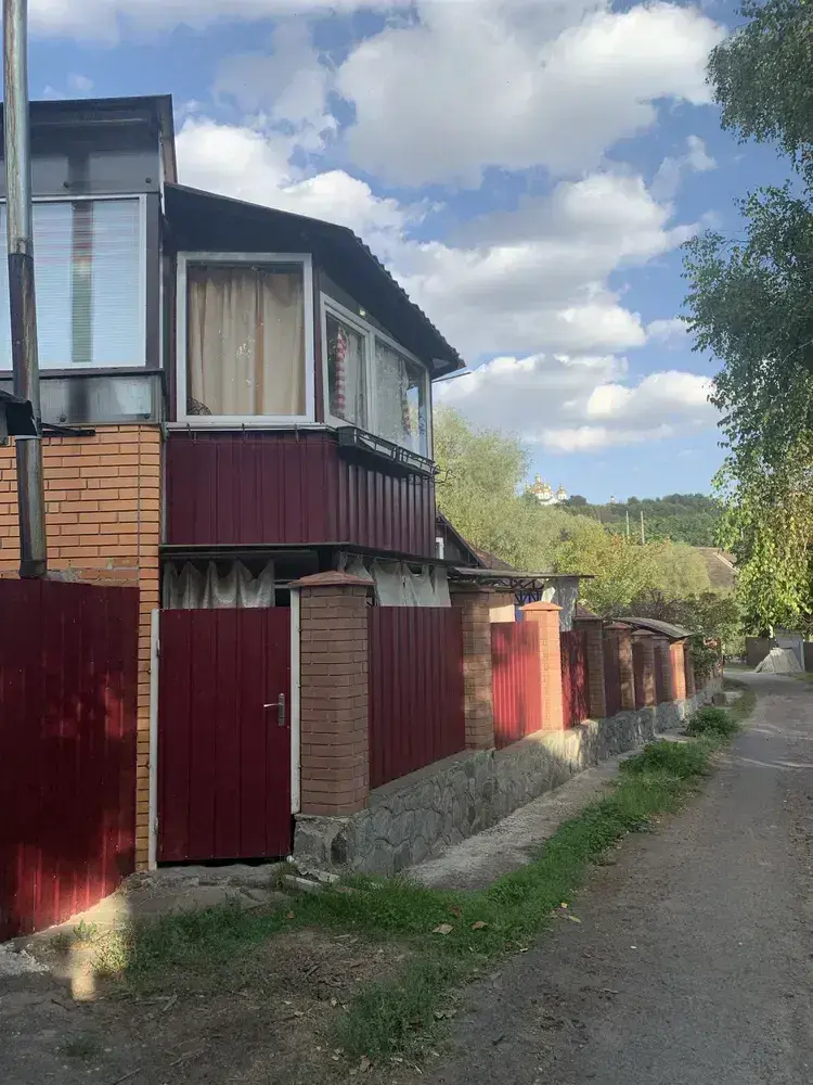 Продаж будинку в Полтаві з готовим простором для життя та бізнесу. | Приват житло