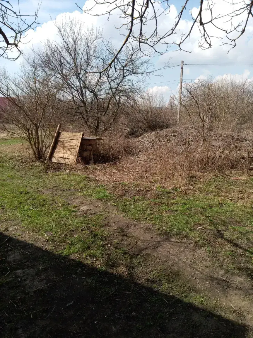 Продам земельну ділянку 18 соток із комунікаціями та будівельними матеріалами в селі Залізничне | Приват житло