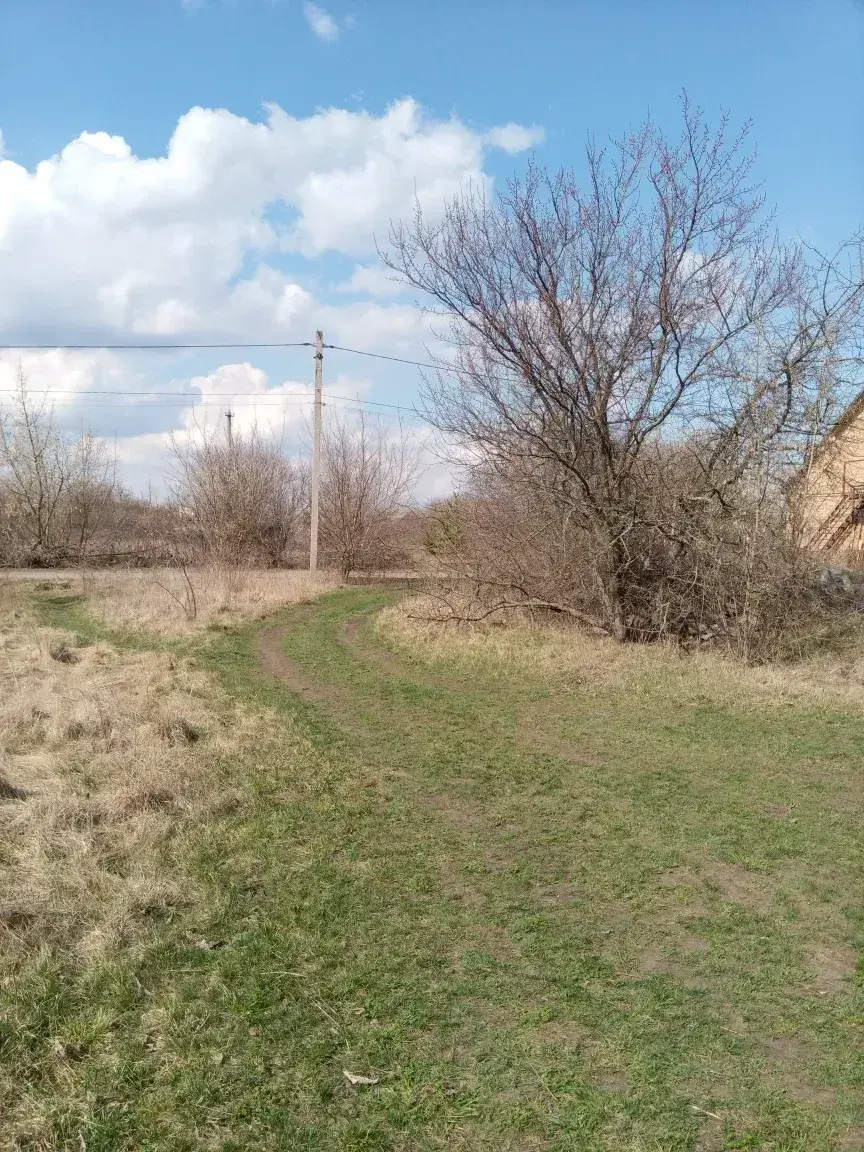 Продам земельну ділянку 18 соток із комунікаціями та будівельними матеріалами в селі Залізничне | Приват житло