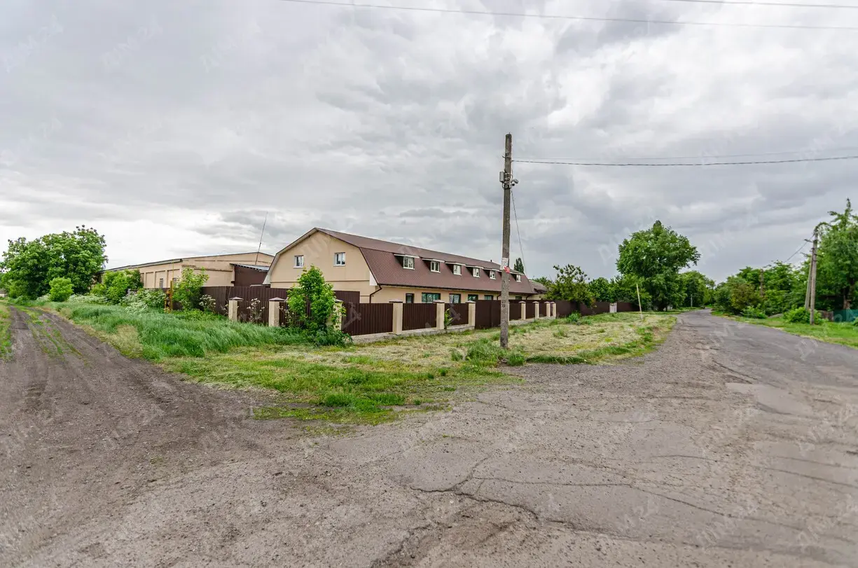 Продаж виробничої бази в с. Покровське | Приват житло