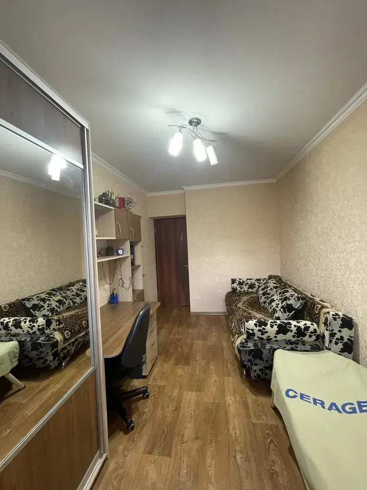 Трикімнатна квартира на Інституті зв