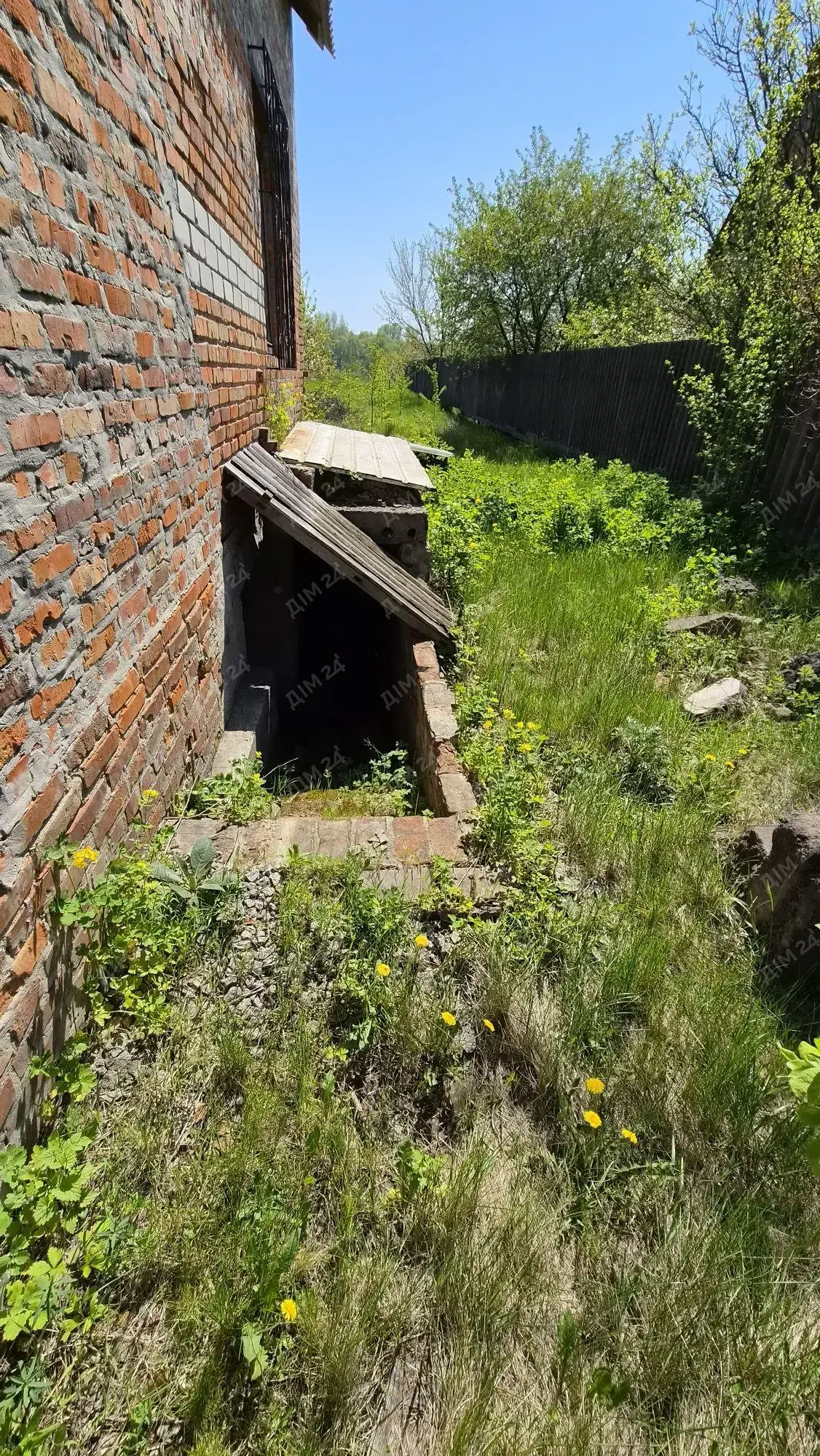 Окремий будинок поруч з містом. | Приват житло