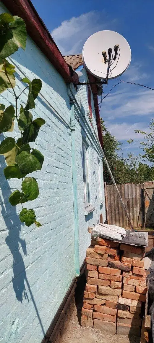 Окремий будинок неподалік міста. | Приват житло