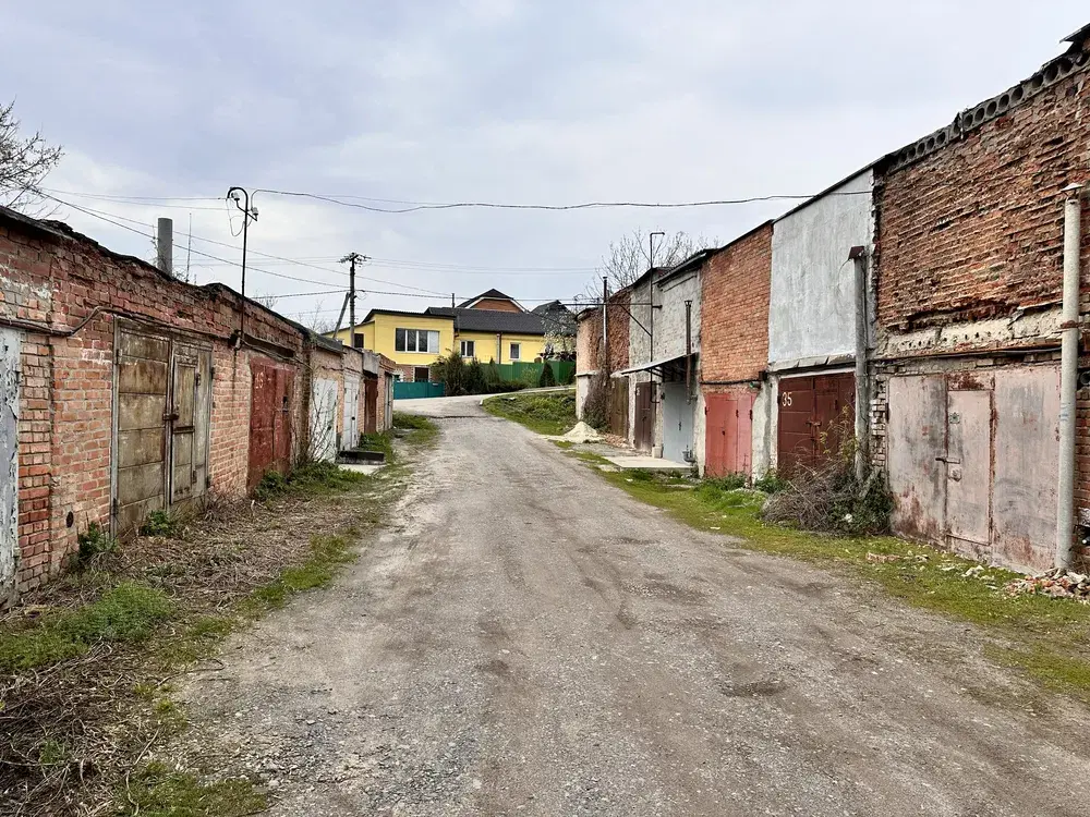 Цегляний гараж у центрі Полтави - район стадіону «Ворскла» | Приват житло